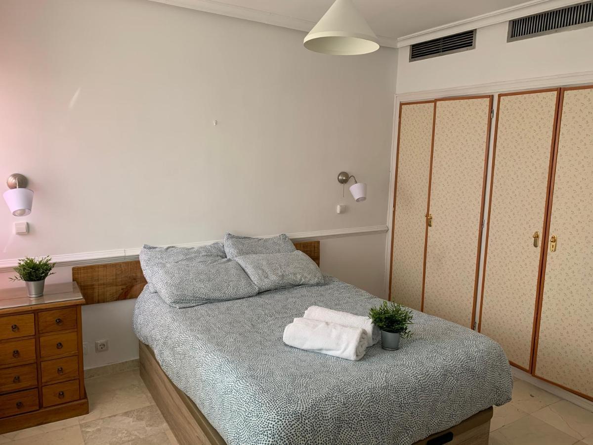 Pisos Con Piscina De Temporada Corta Estancia Madrid Ngoại thất bức ảnh