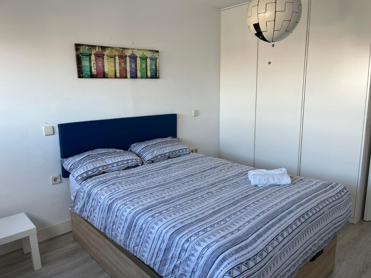 Pisos Con Piscina De Temporada Corta Estancia Madrid Ngoại thất bức ảnh