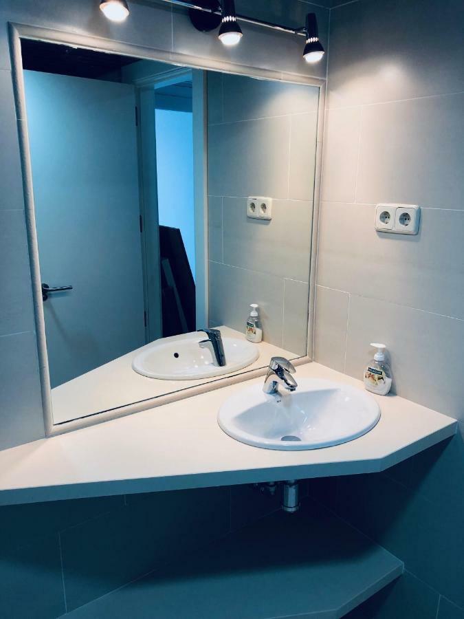 Pisos Con Piscina De Temporada Corta Estancia Madrid Ngoại thất bức ảnh
